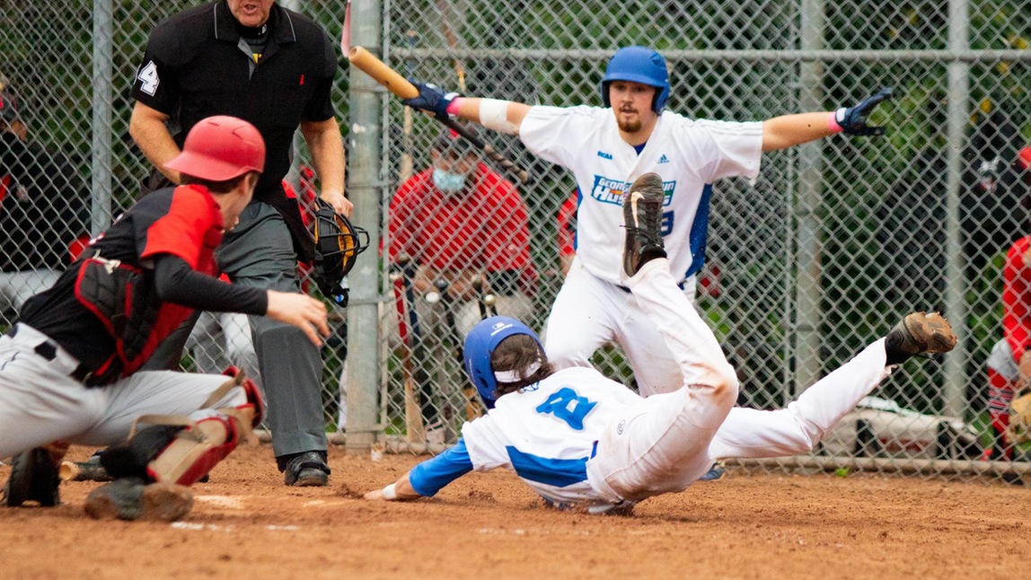 HUSKIES SPLIT DOUBLEHEADER WITH STING
