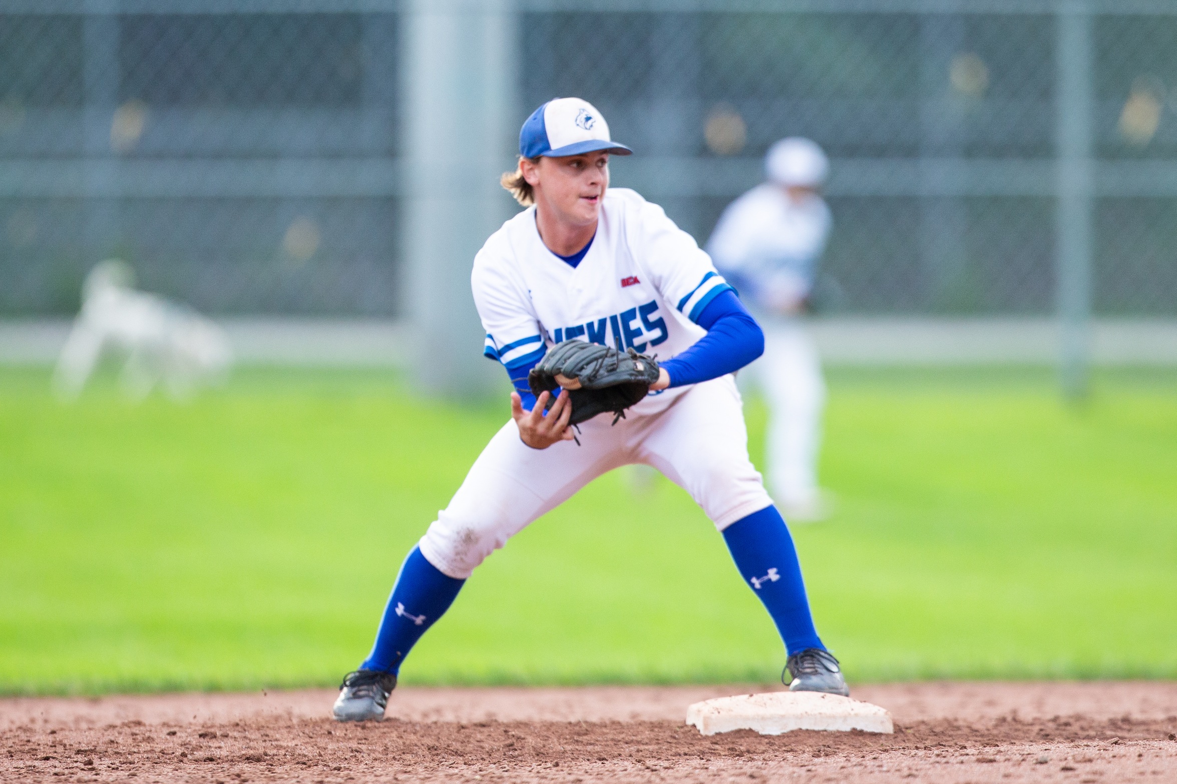 Huskies baseball player gets ready to throw ball from base