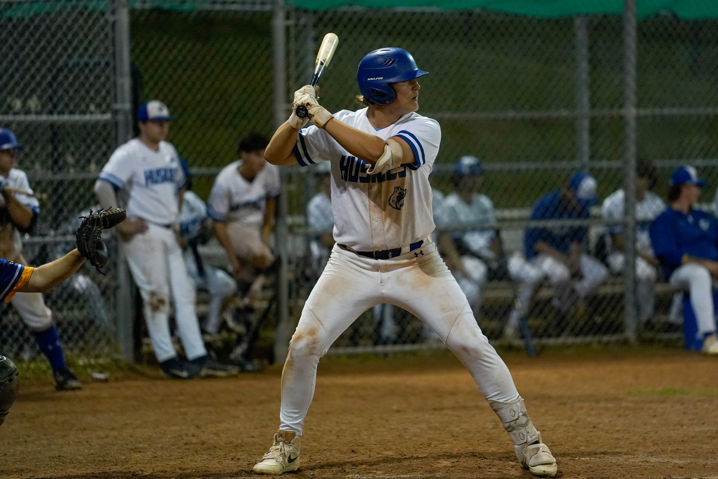 HUSKIES FALL TO LAMBTON
