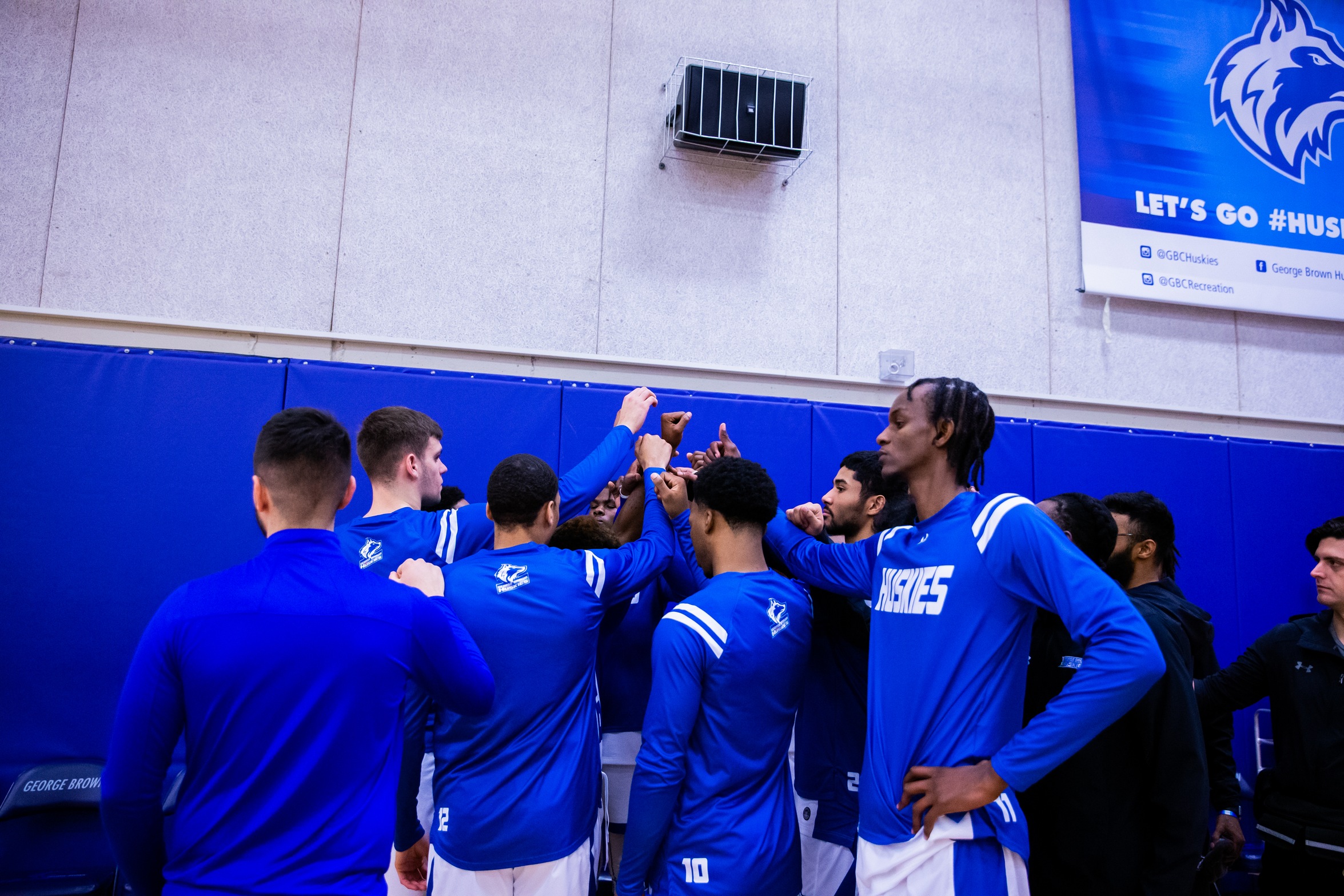 MEN'S BASKETBALL EXTEND WIN STREAK TO SEVEN GAMES