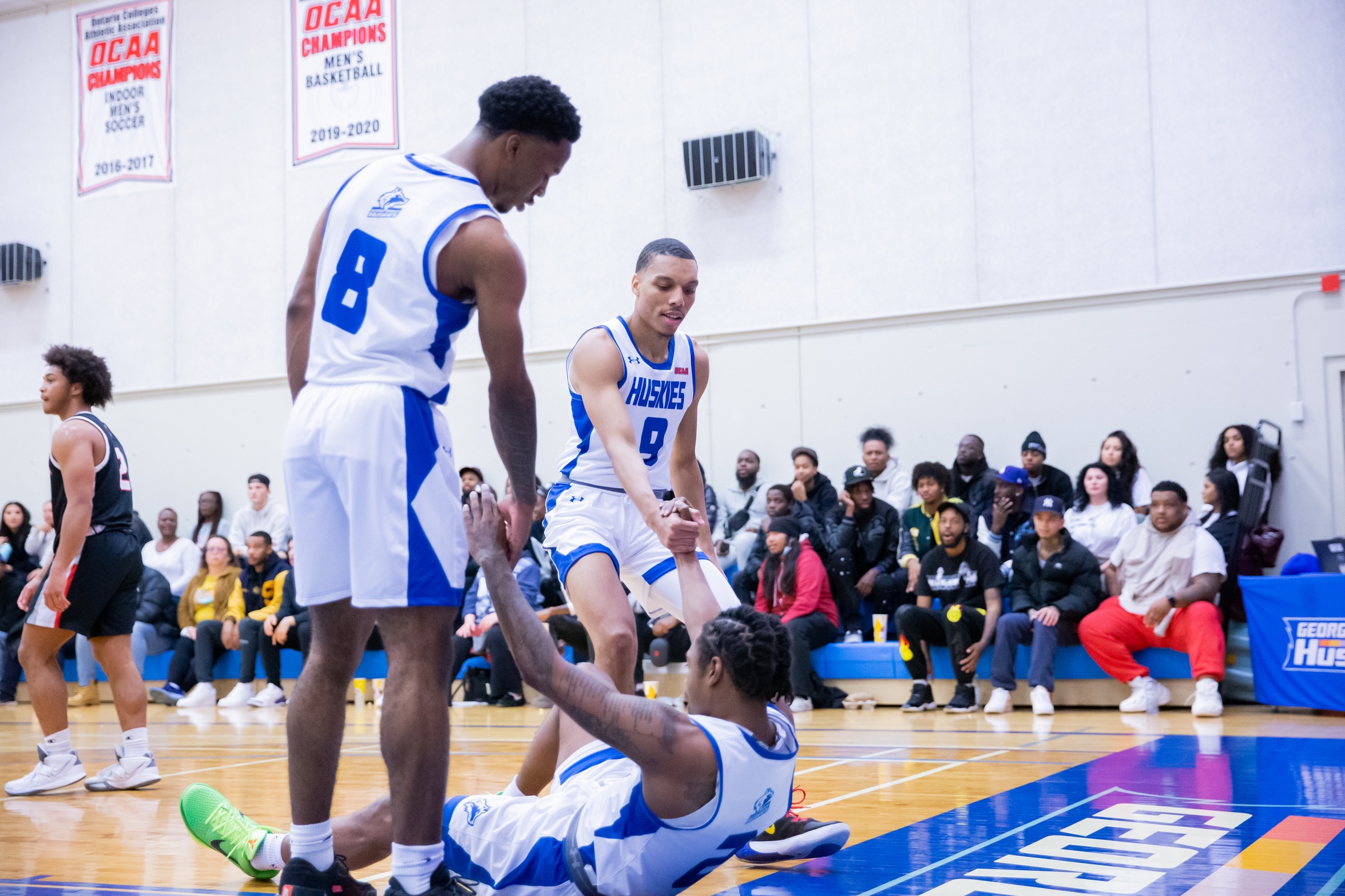 HUSKIES MEN&rsquo;S BASKETBALL EXTEND WIN STREAK TO EIGHT