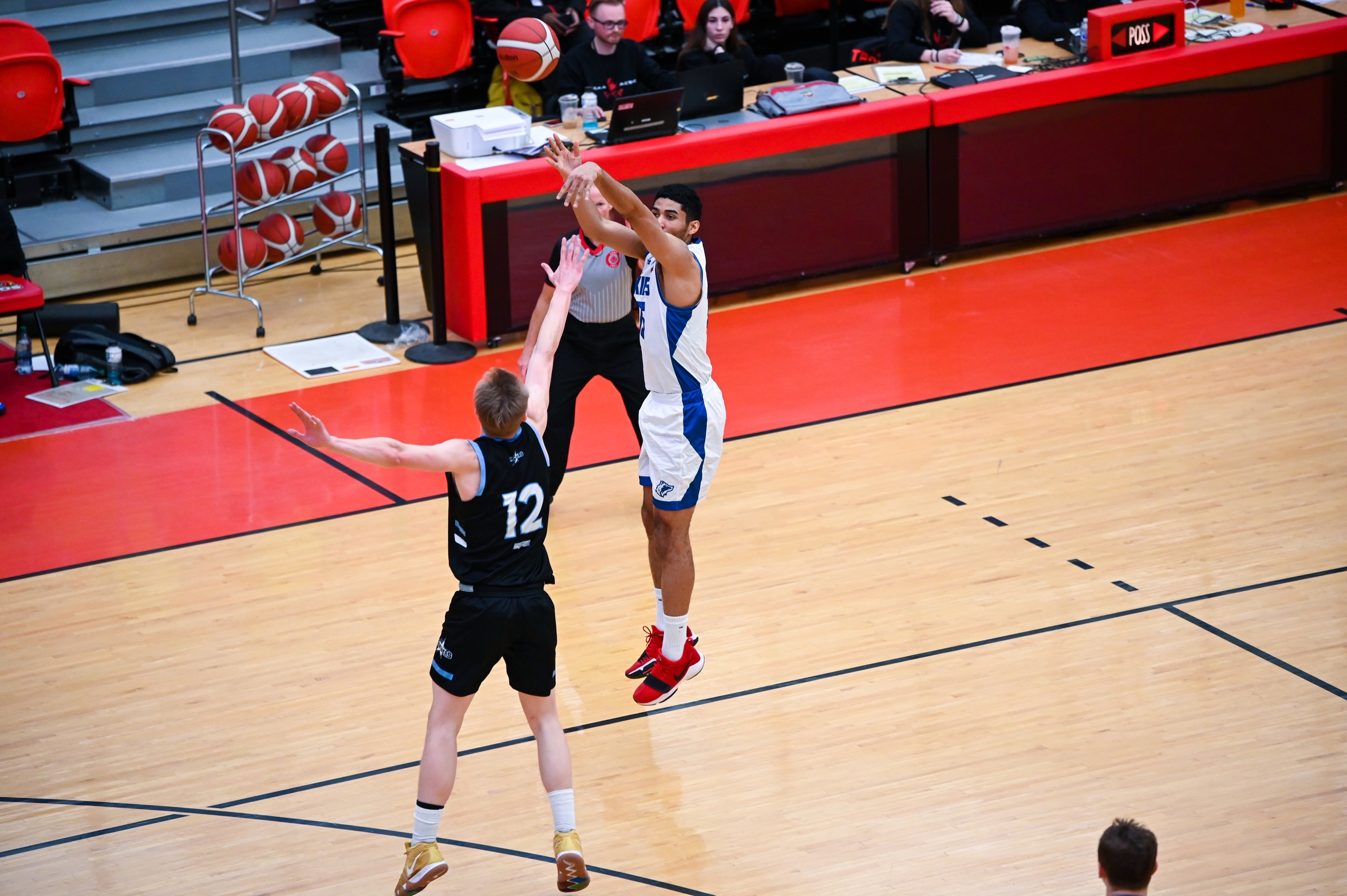 HUSKIES' SEASON COMES TO AN END AT NATIONALS