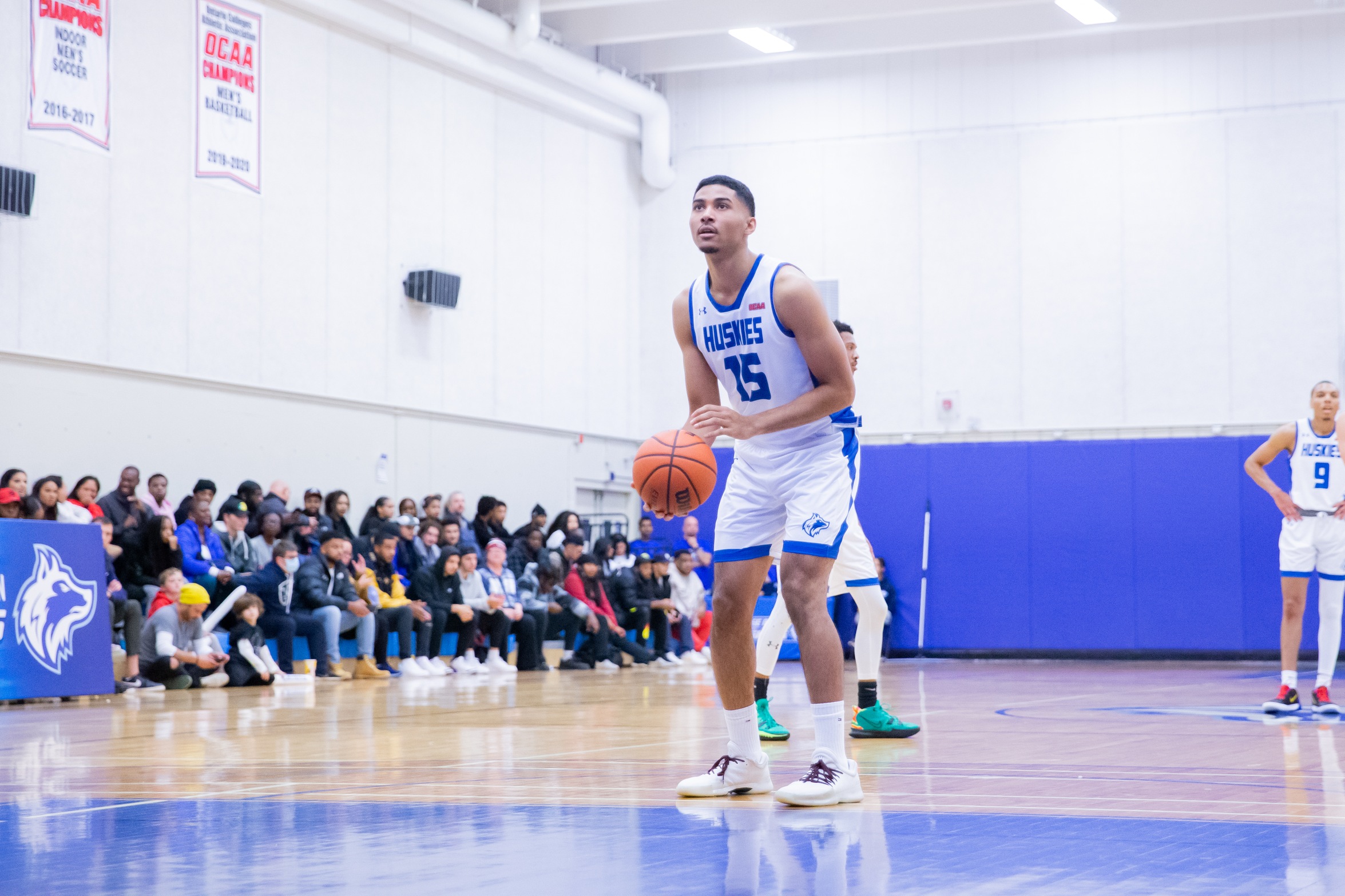 Huskies men's basketball player shoots a free throw