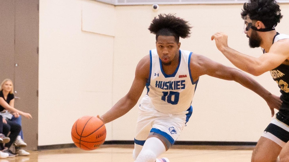 HUSKIES FALL TO GRIZZLIES