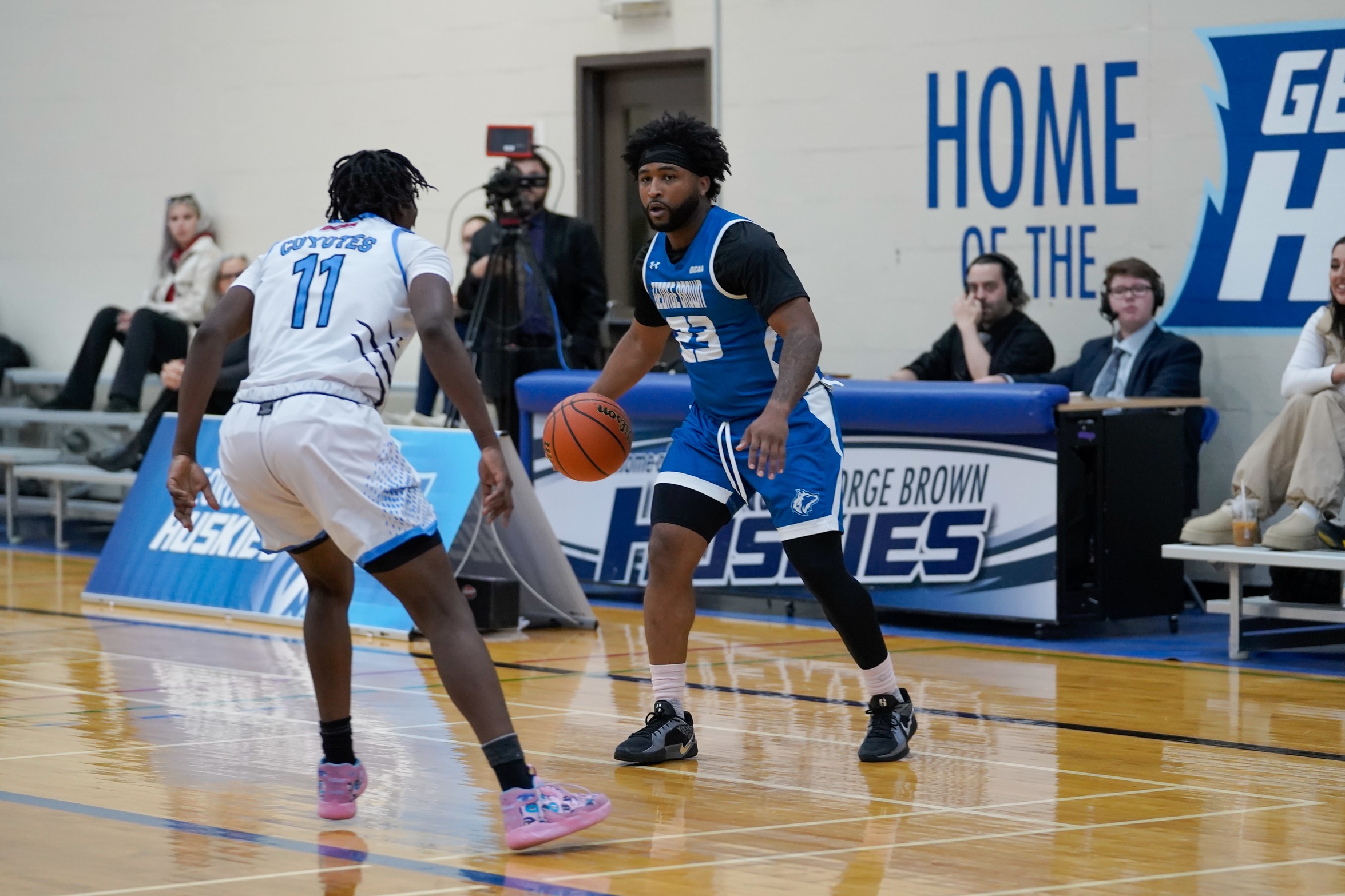 HUSKIES DROP CLOSE ONE TO LA CITE