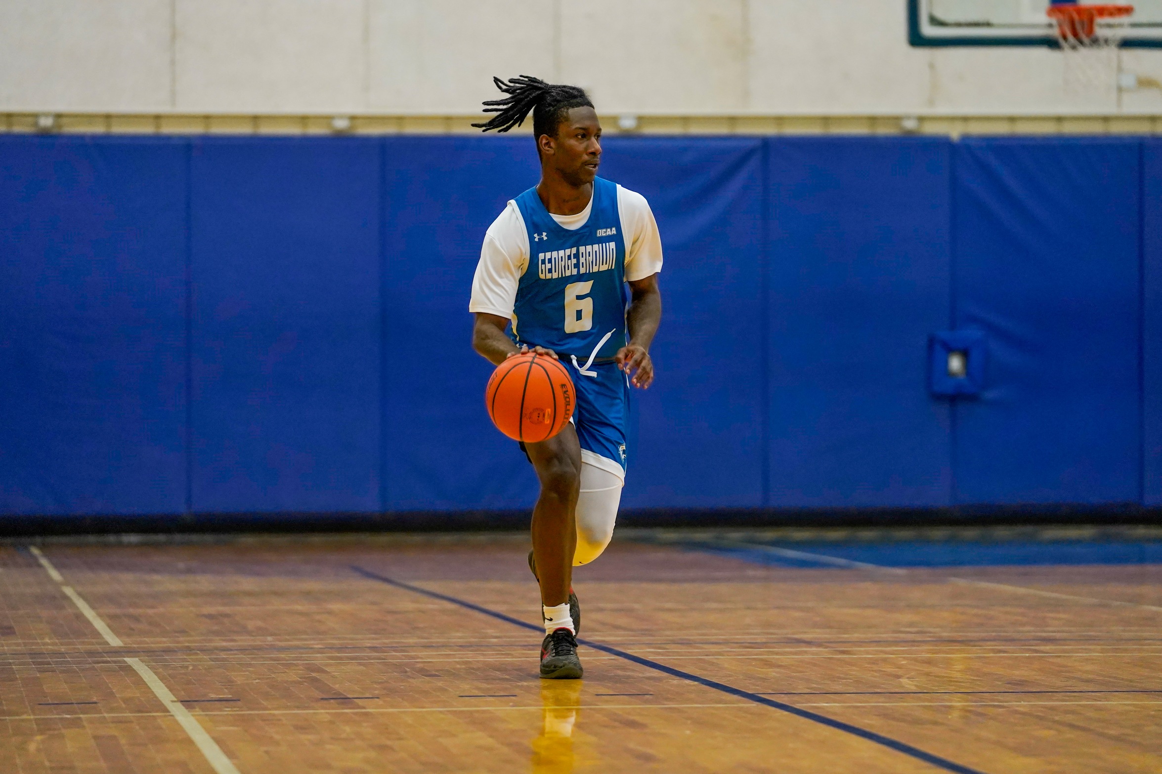 HUSKIES EDGED OUT BY SENECA
