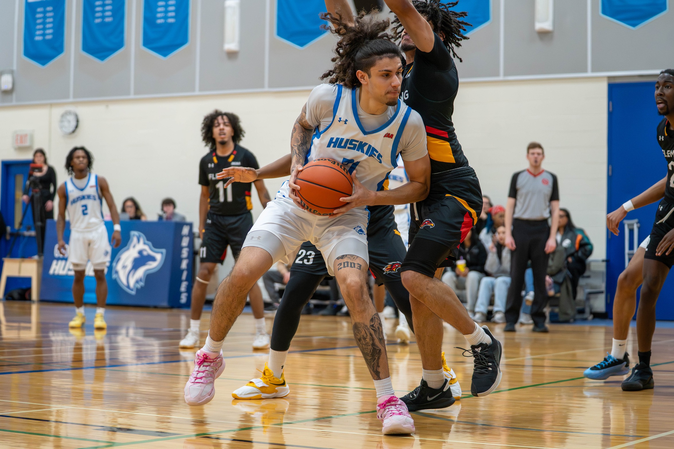 HUSKIES COMEBACK COMES UP JUST SHORT