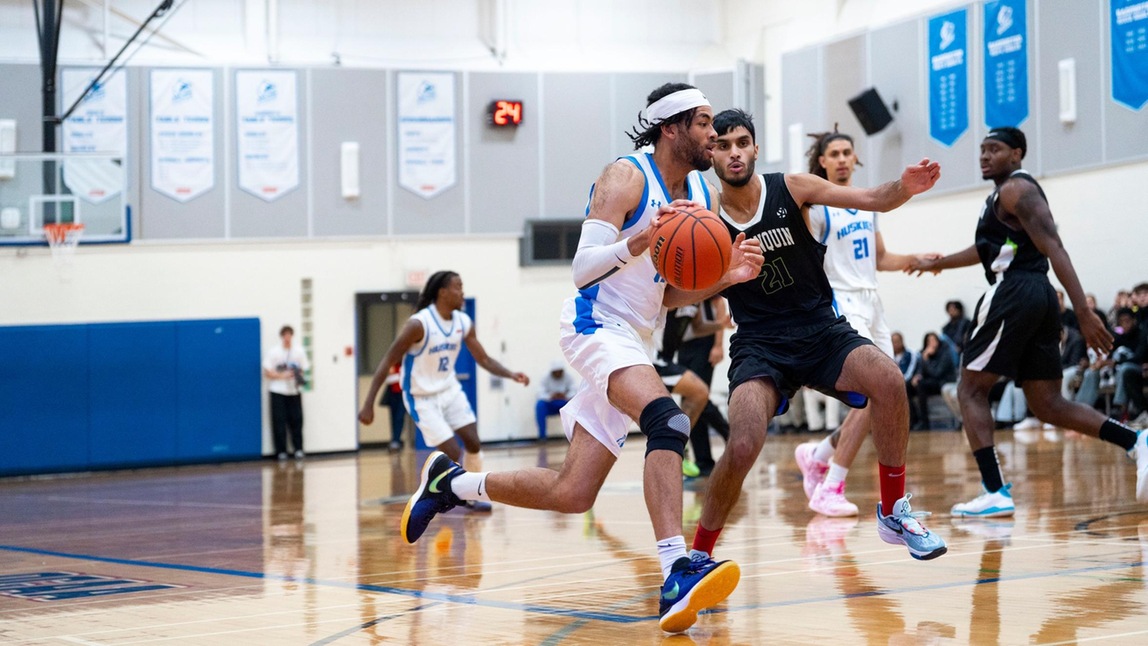 HUSKIES LOSE TO ALGONQUIN