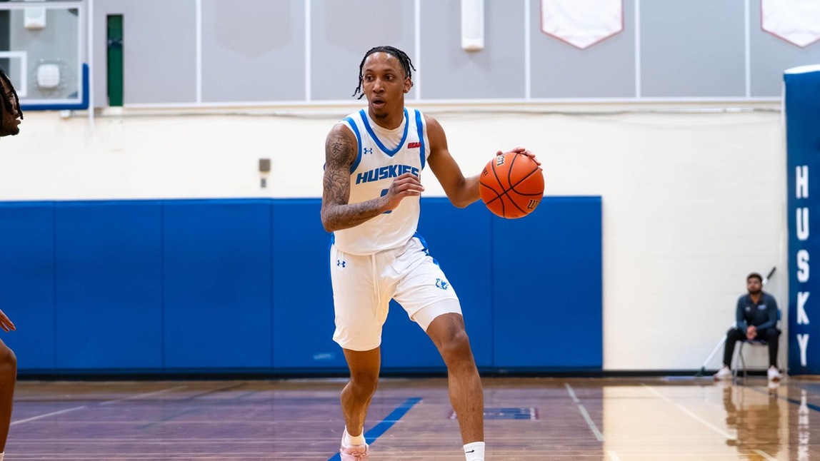 HUSKIES HOLD OFF ST. LAWRENCE