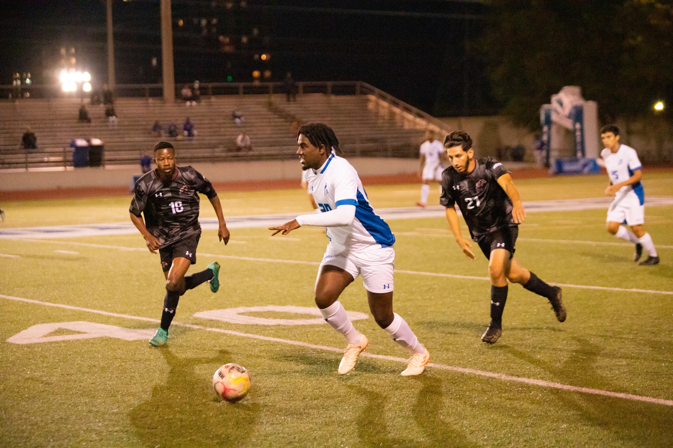 HUSKIES BOUNCE FLEMING