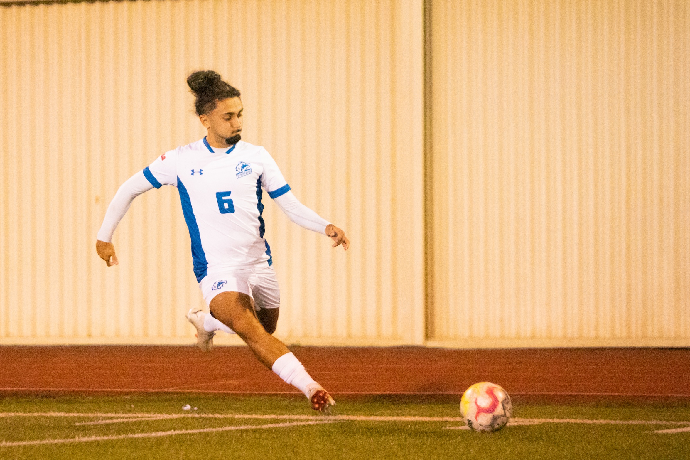 HUSKIES OUST FLEMING