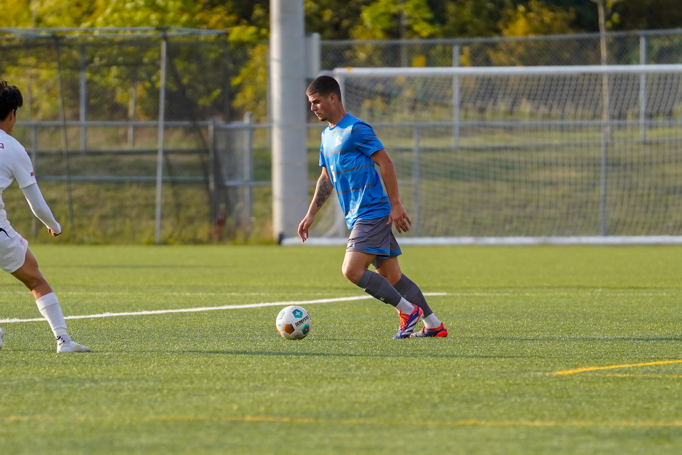 HUSKIES EDGED OUT BY ALGONQUIN