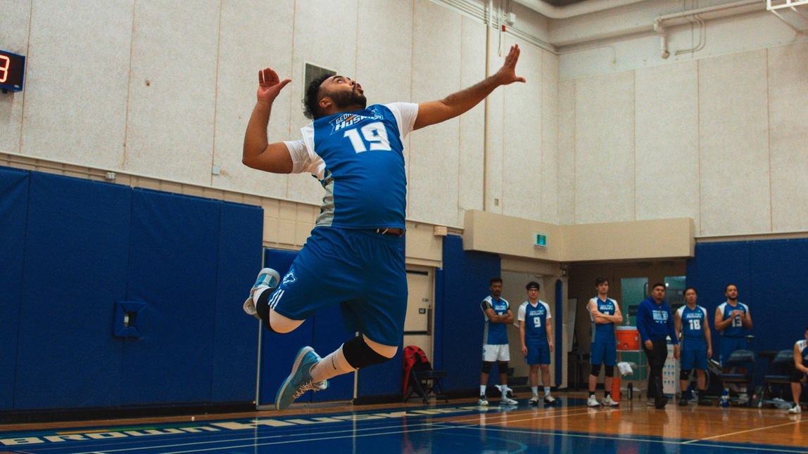 HUSKIES FALL TO GRIZZLIES