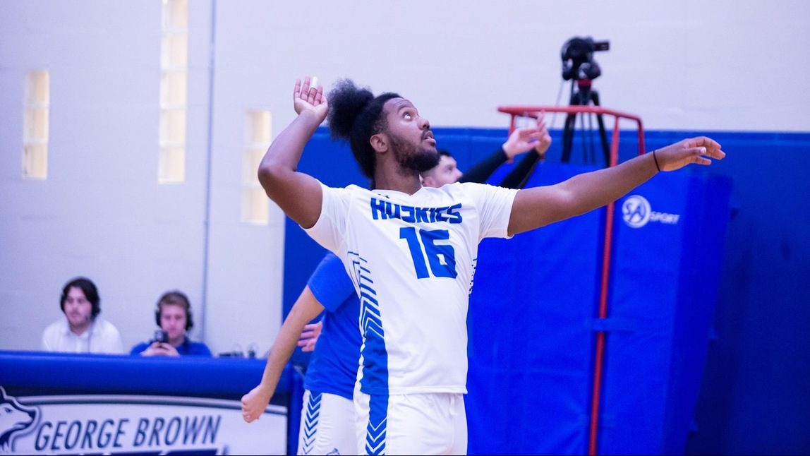 HUSKIES EDGED OUT BY ALGONQUIN