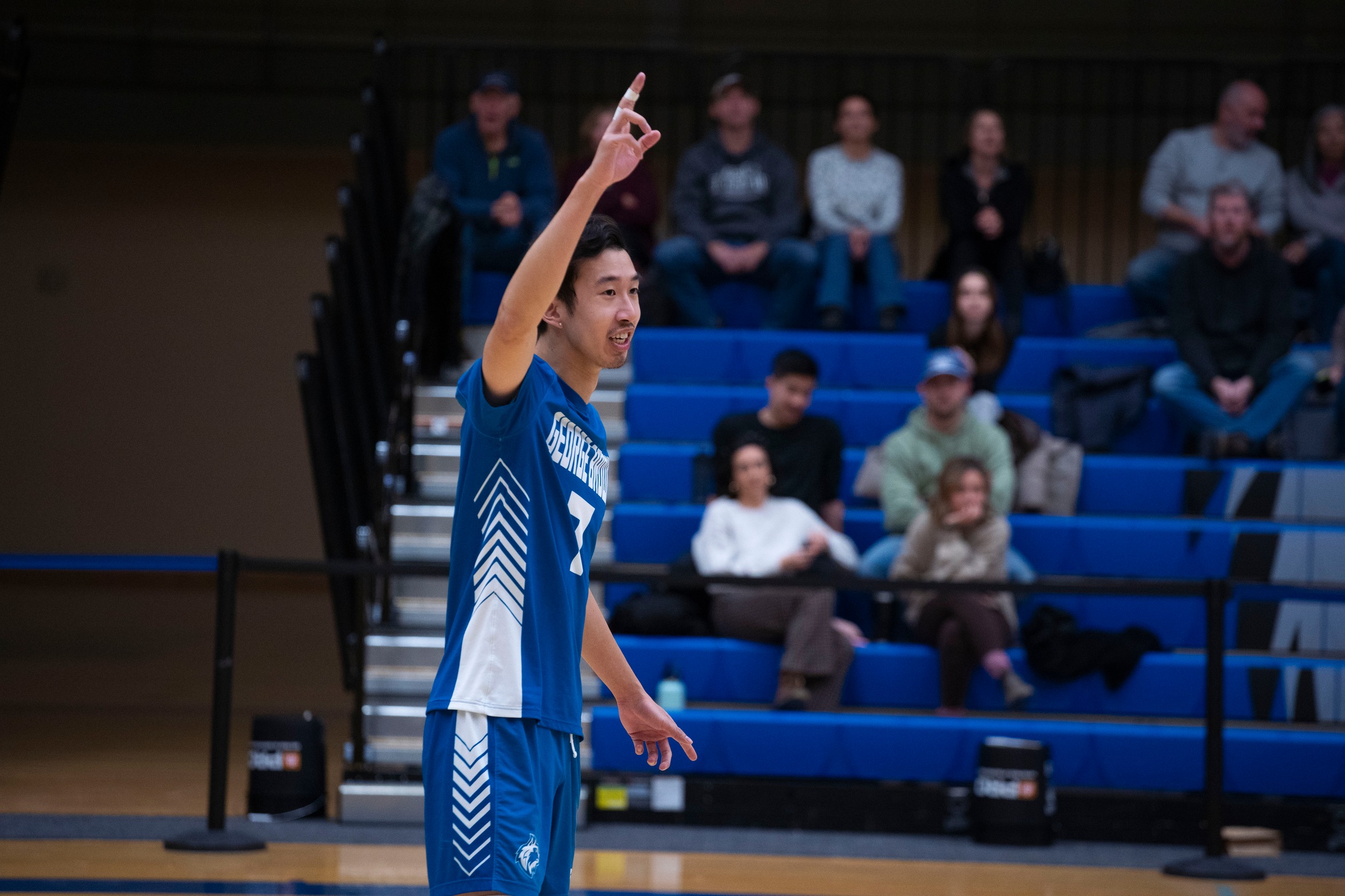 HUSKIES DROP FIVE-SETTER TO GEORGIAN