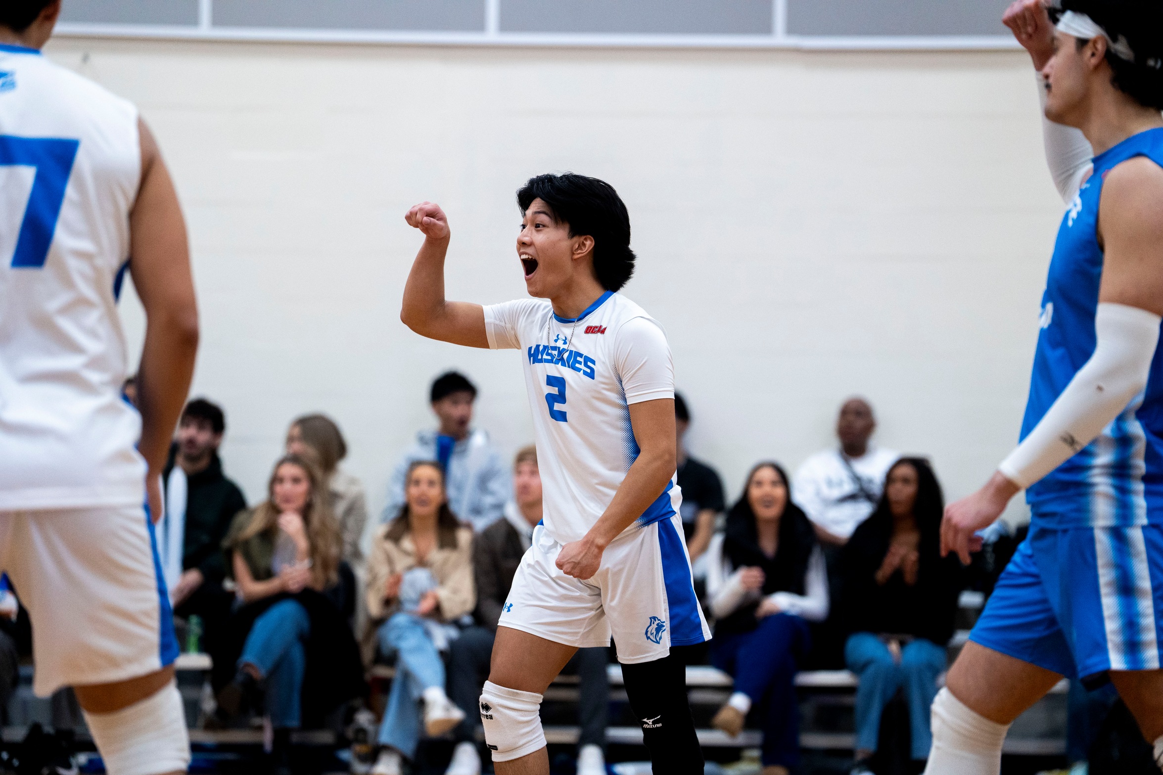 HUSKIES PUSH WIN STREAK TO FOUR