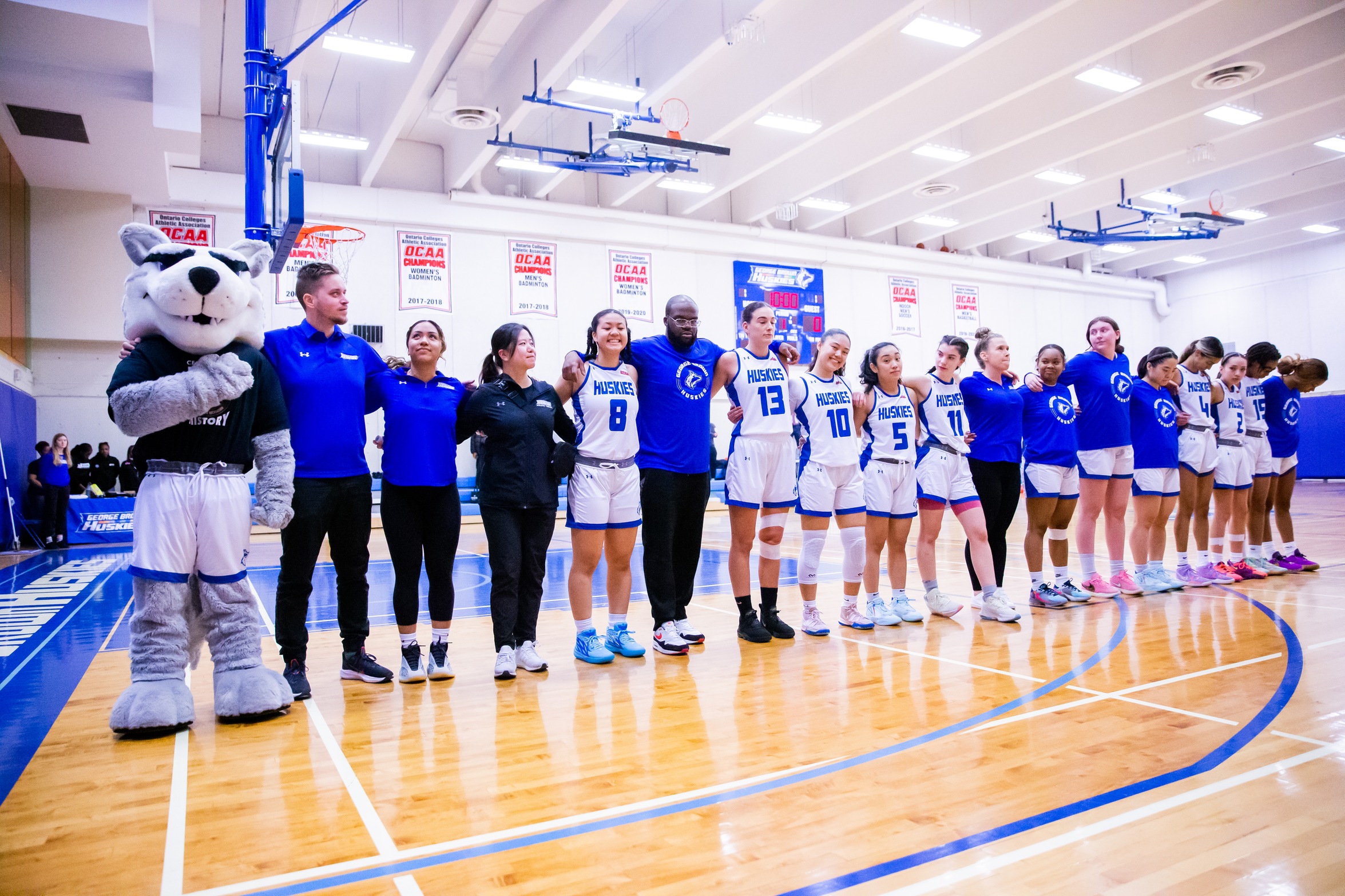 HUSKIES WOMEN'S BASKETBALL FALL TO THE WOLVES