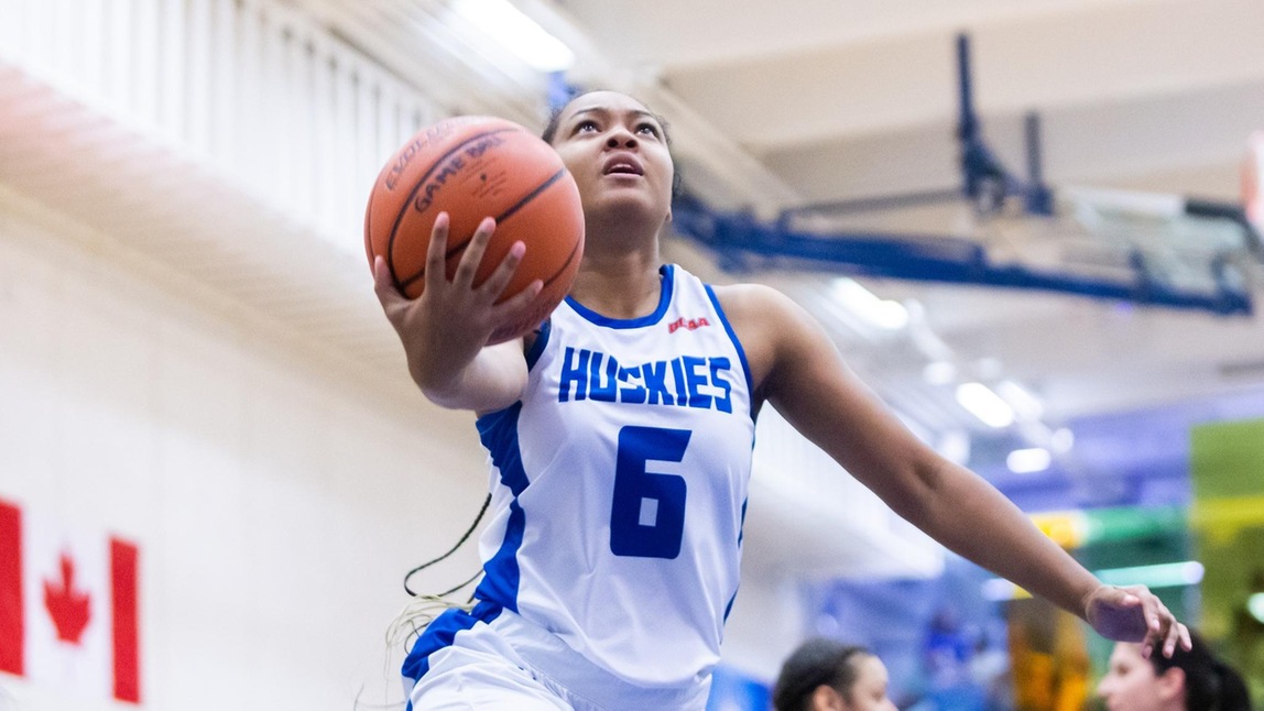 HUSKIES FALL TO ALGONQUIN