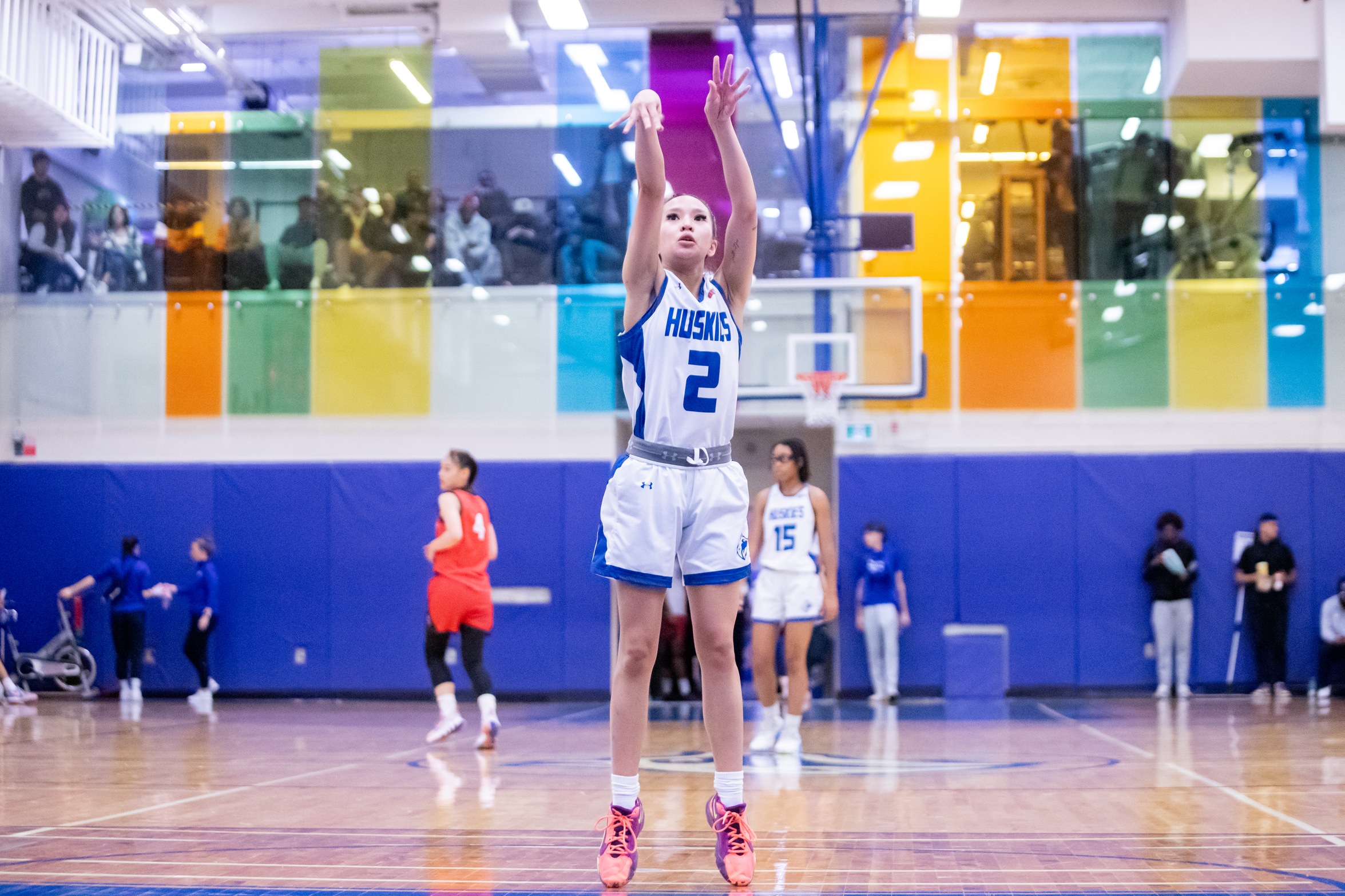 HUSKIES FALL TO ALGONQUIN