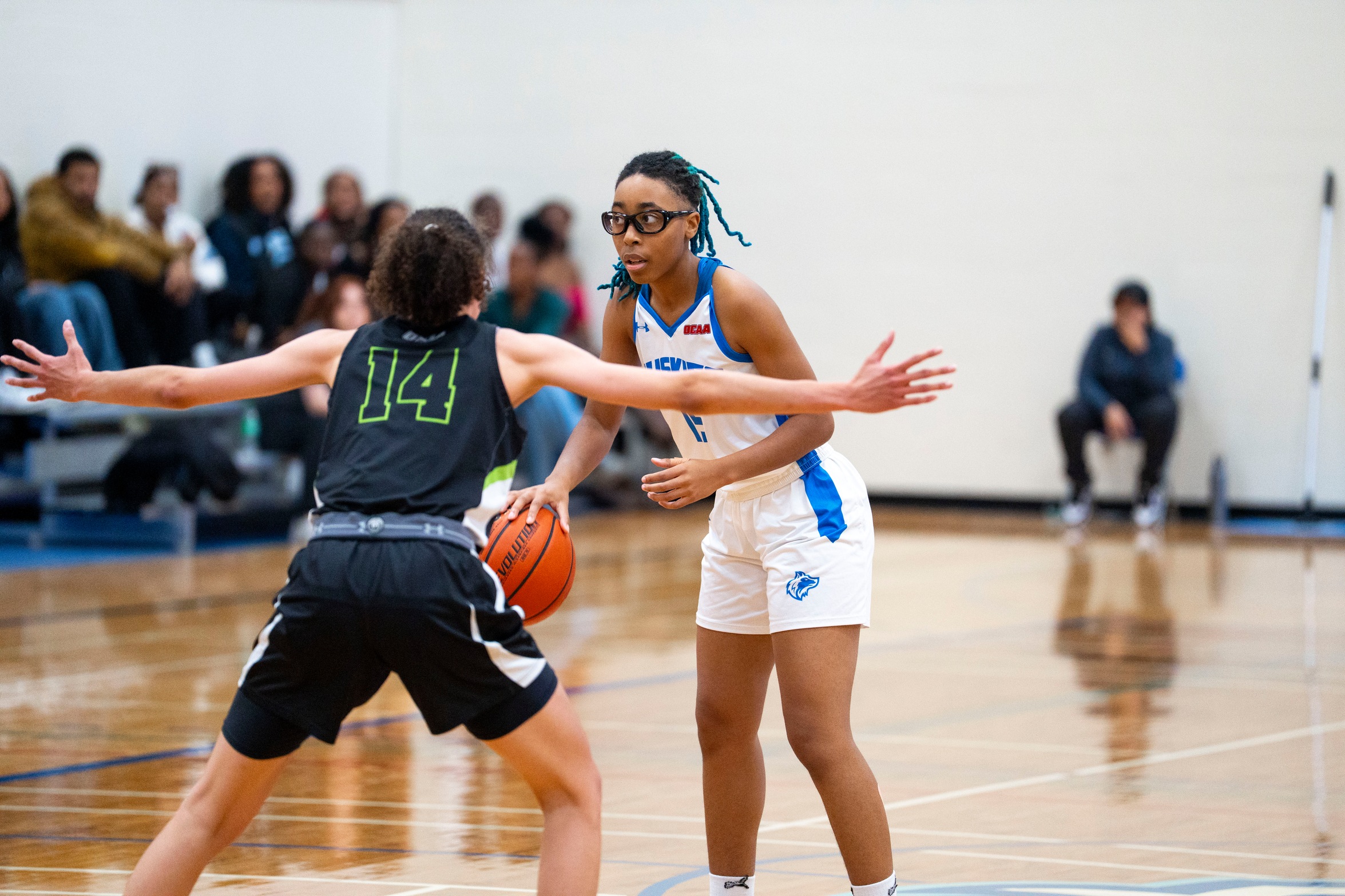 HUSKIES FALL TO ALGONQUIN