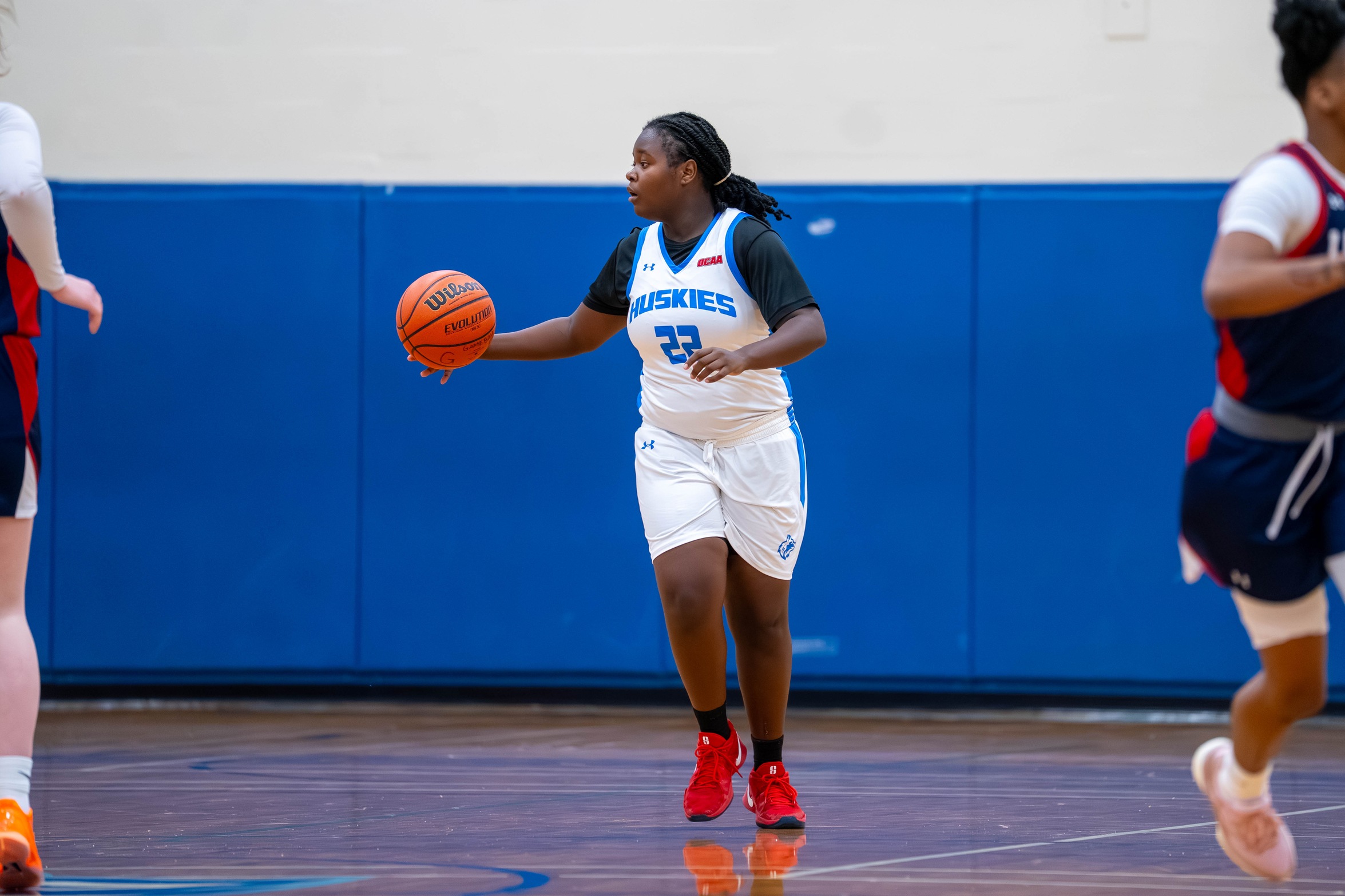 HUSKIES FINISH SEASON ON A HIGH