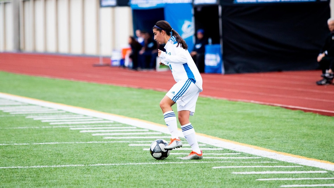 HUSKIES COME OUT ON TOP IN SEASON OPENER