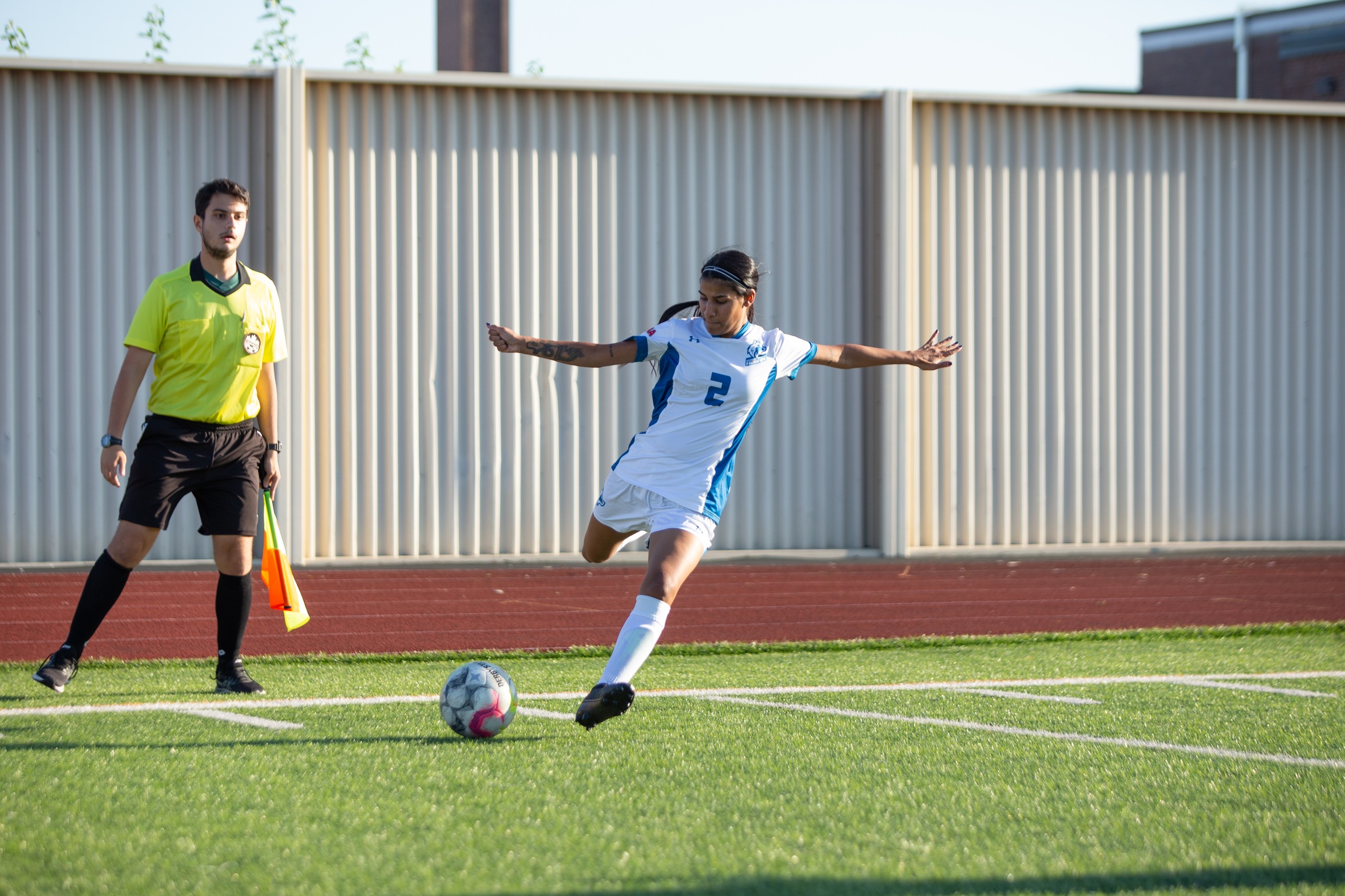 HUSKIES EXTEND WINNING STREAK TO THREE