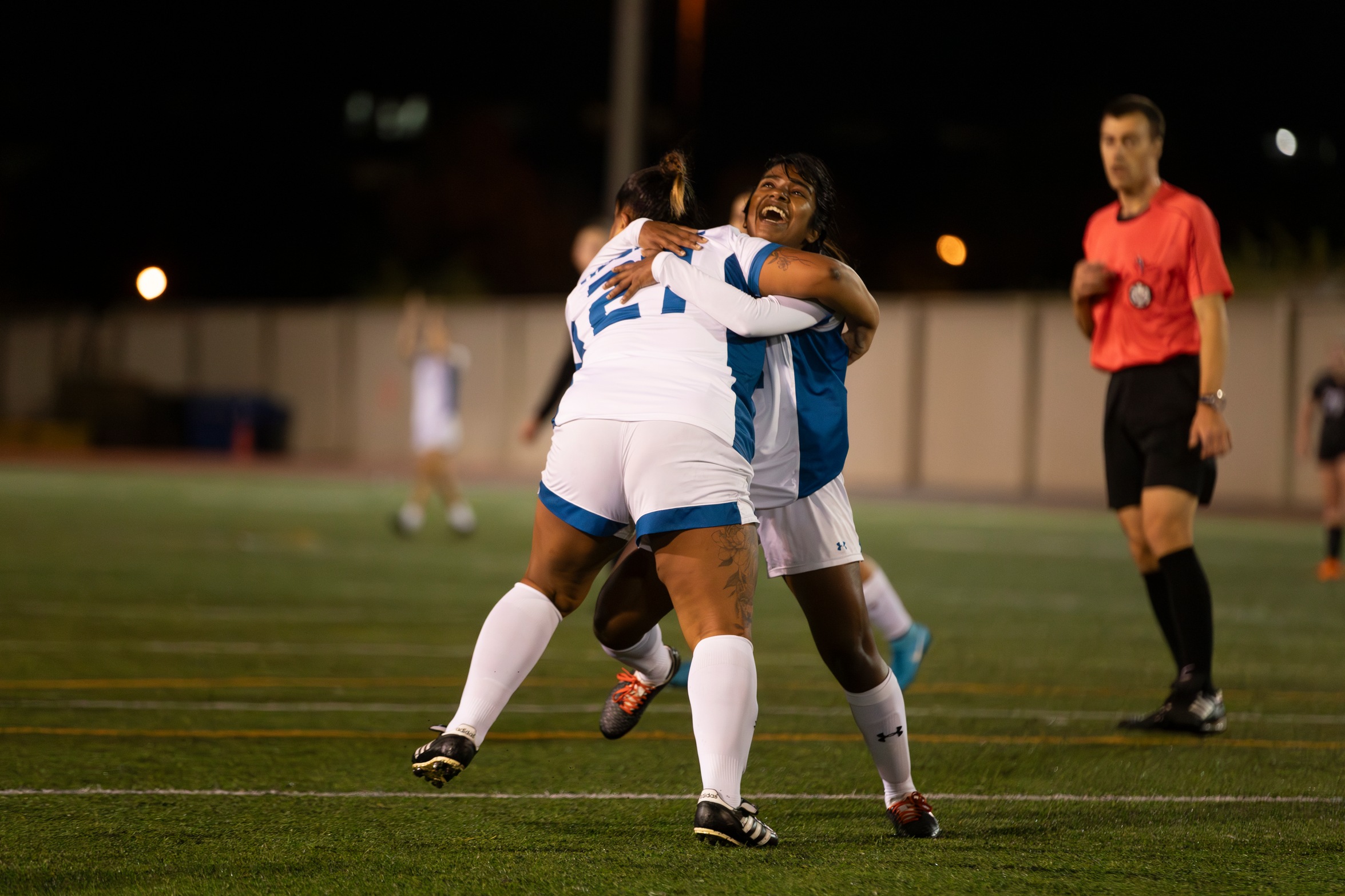 HUSKIES EXTEND WIN STREAK TO THREE