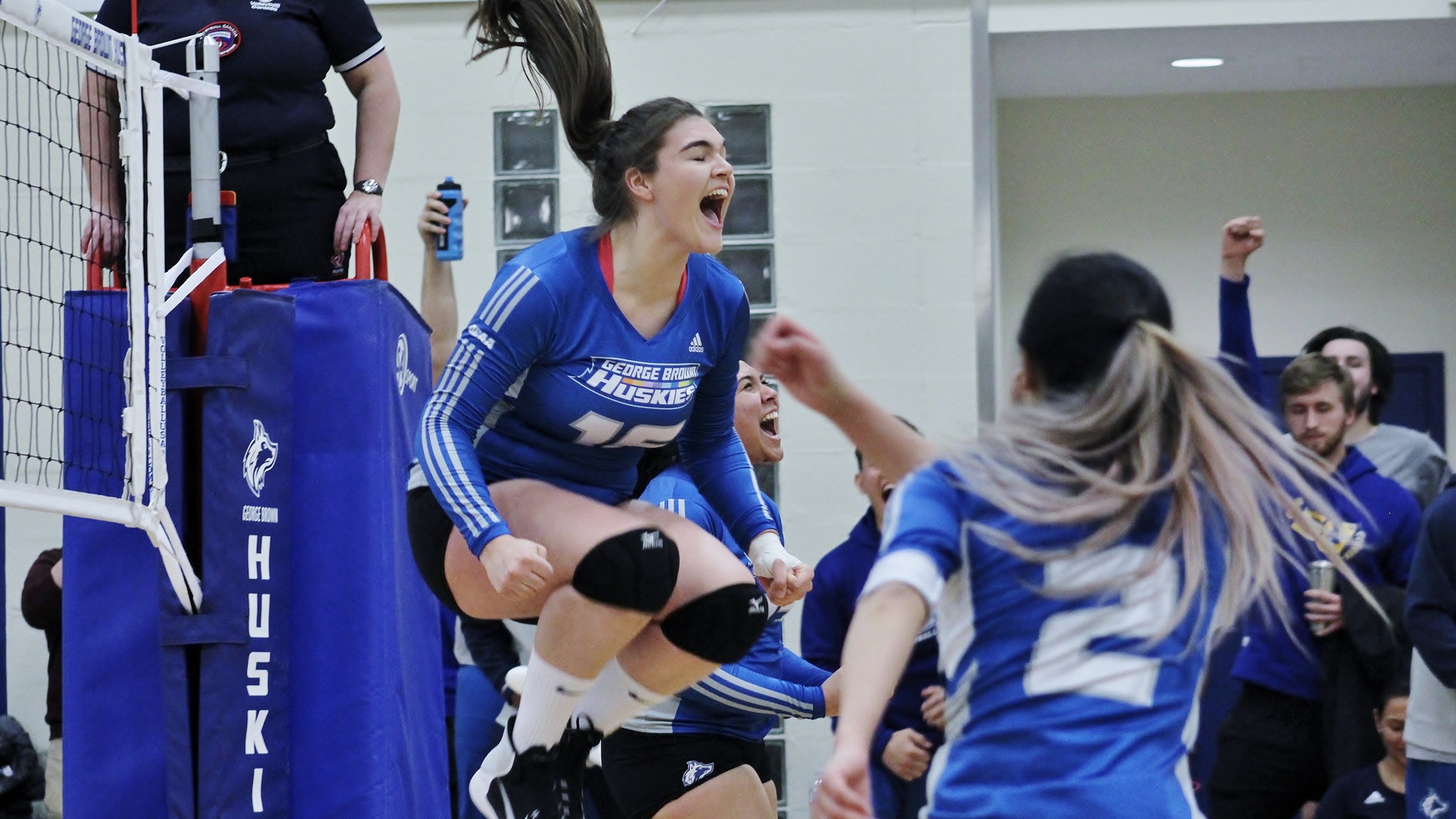 HUSKIES WOMEN'S VOLLEYBALL STORM BACK FROM 2-0 DEFICIT TO DEFEAT LA CITE