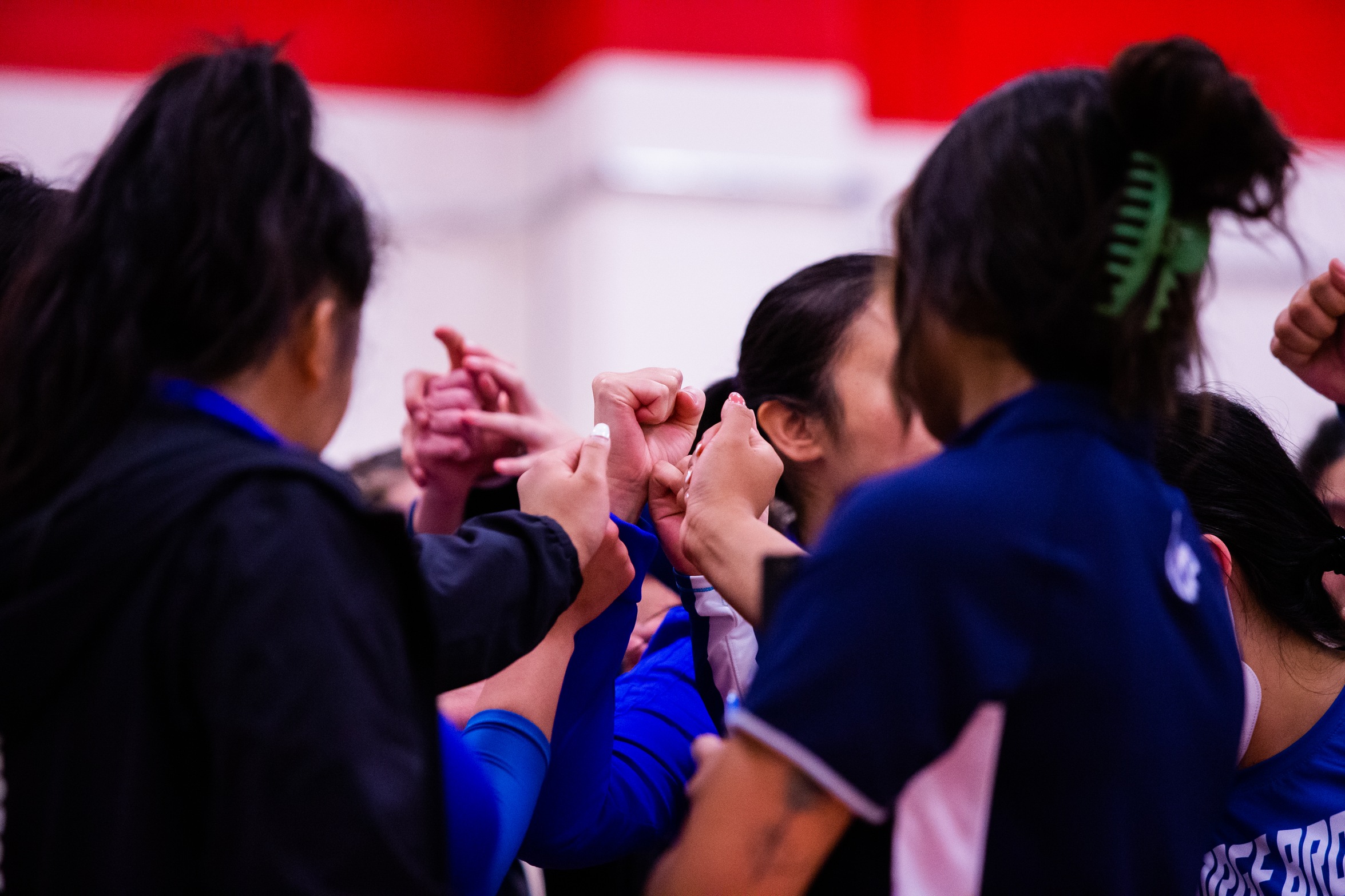HUSKIES WOMEN&rsquo;S VOLLEYBALL DROP CONTEST TO PANTHERS