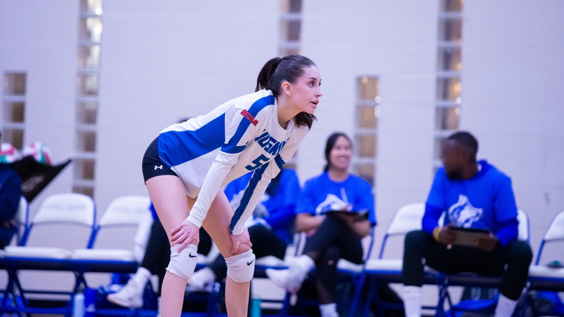 HUSKIES FALL TO ALGONQUIN