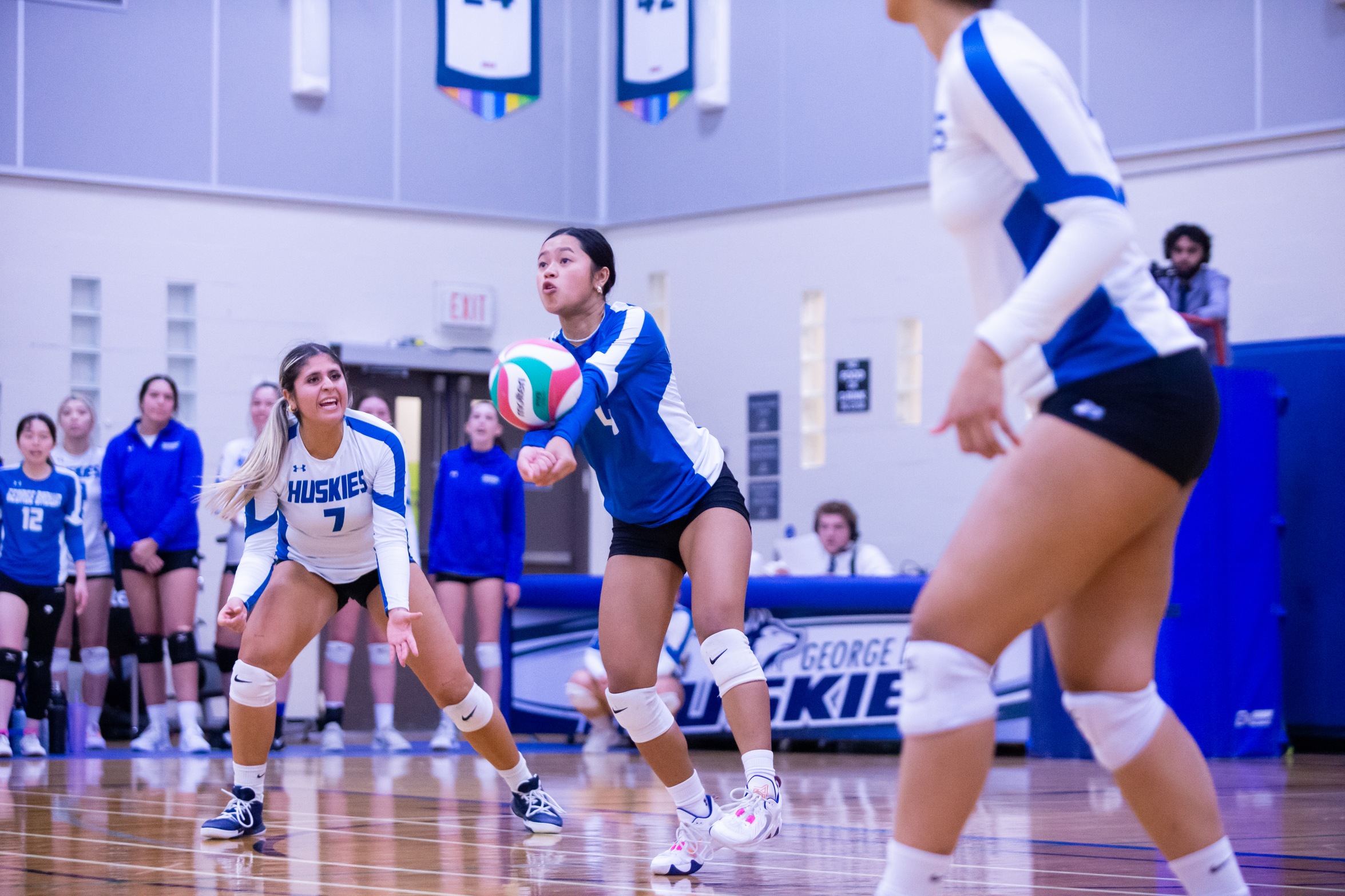 HUSKIES EDGED OUT BY LOYALIST