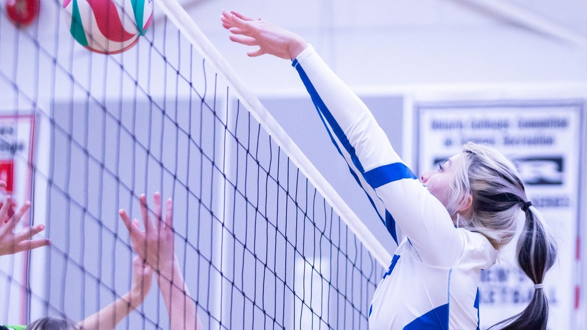 HUSKIES FALL TO CANADORE