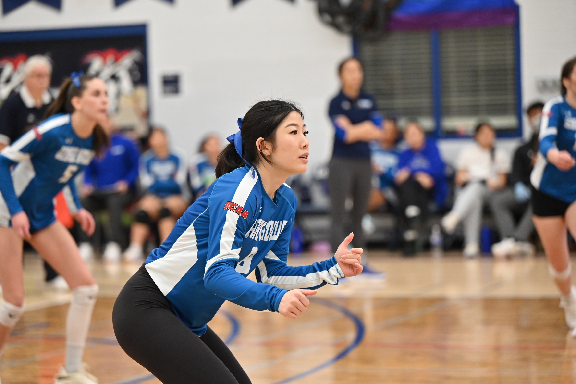 HUSKIES EDGED OUT BY LOYALIST
