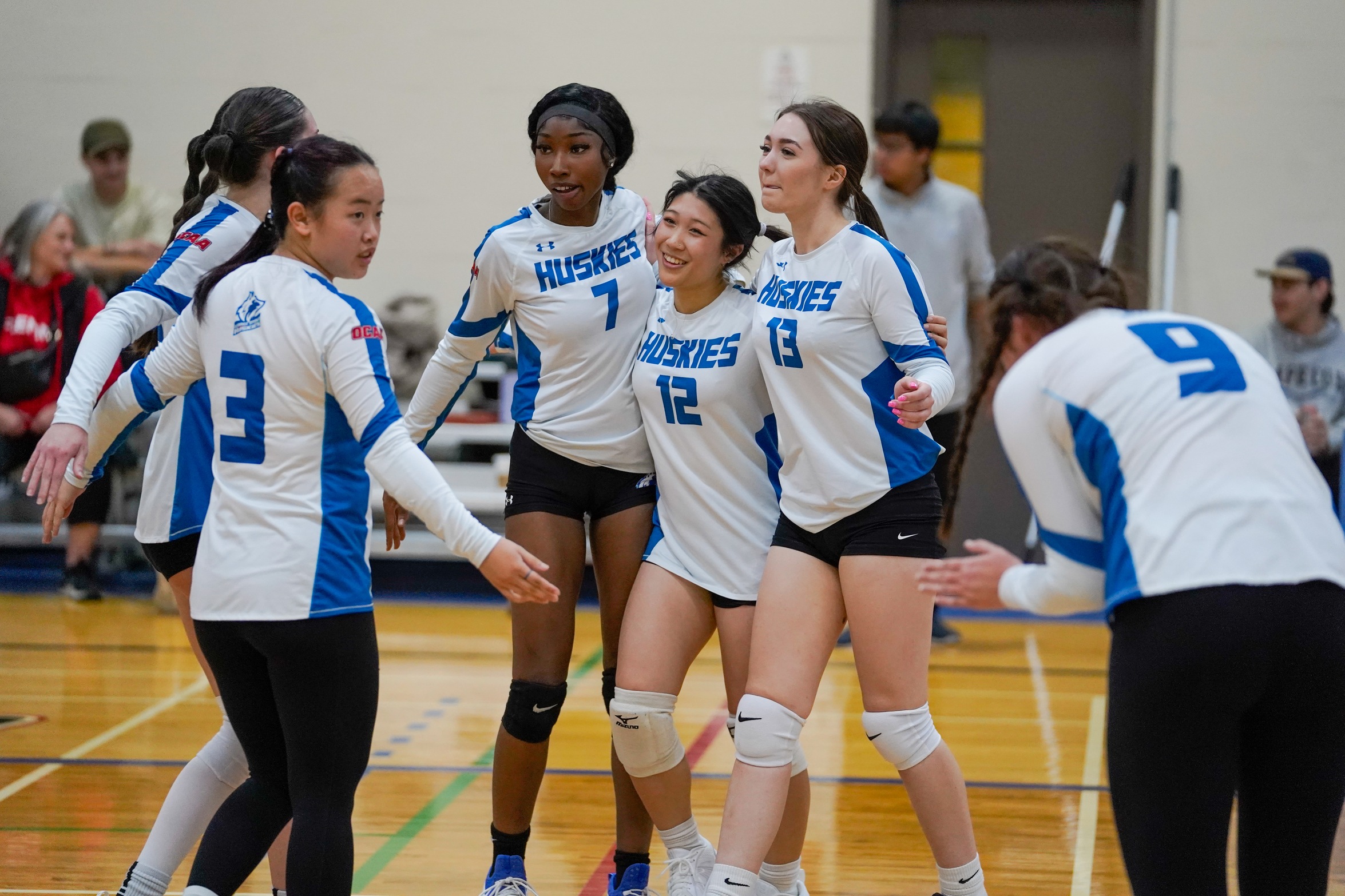 HUSKIES BOUNCE FLEMING