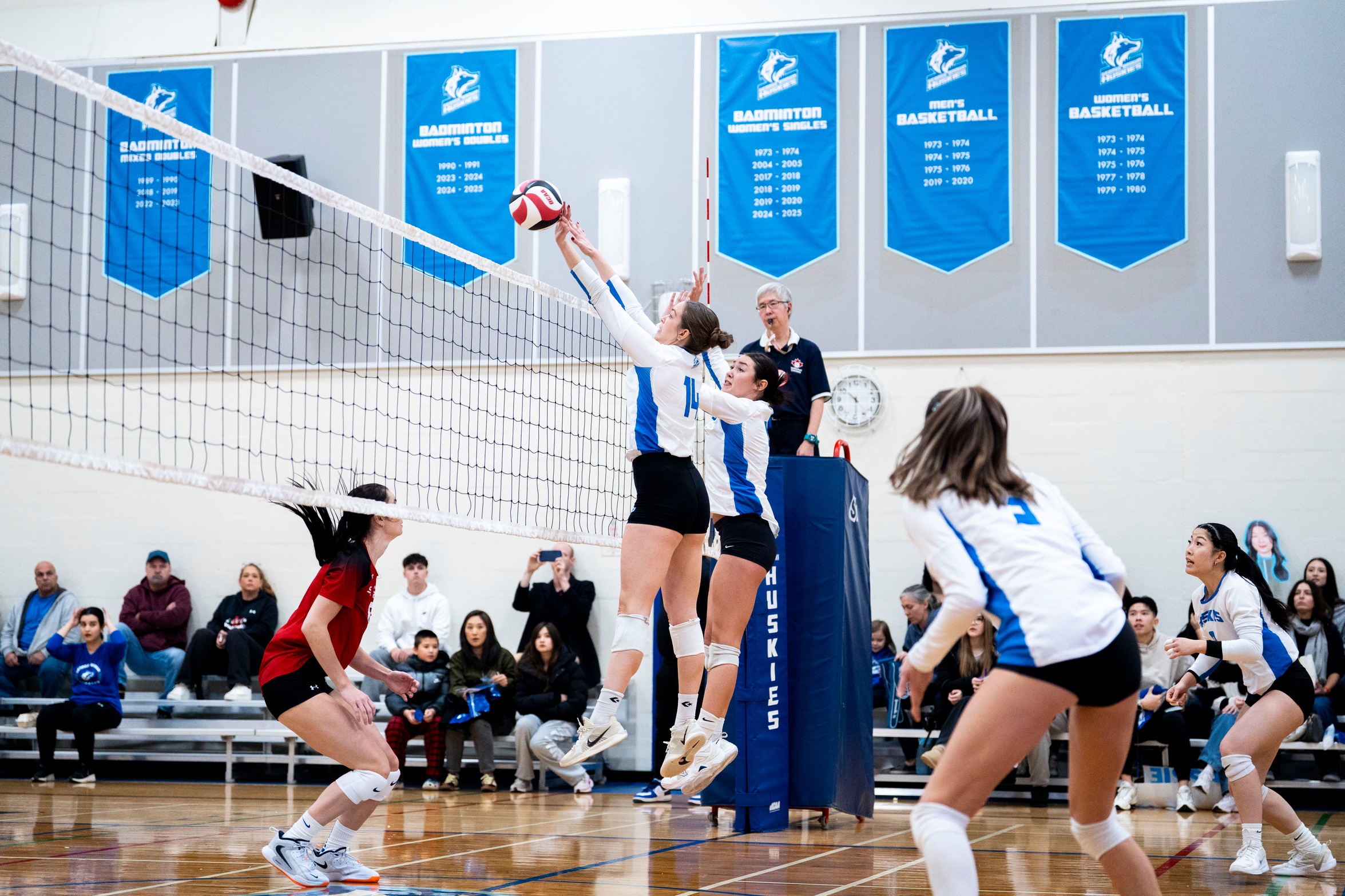 HUSKIES FALL SHORT OF COMEBACK